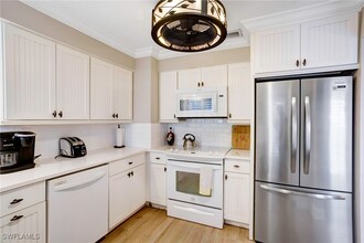 749 105th Ave N in Naples, FL - Foto de edificio - Building Photo
