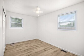 18738 E Blackhawk Trail in Independence, MO - Building Photo - Building Photo