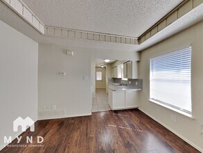 1809 McQueary St in Arlington, TX - Foto de edificio - Building Photo