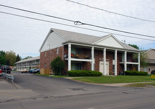 Diplomat Place Apartments in Toledo, OH - Building Photo - Building Photo