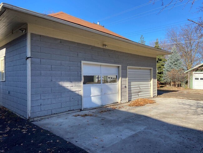 815 Division St photo'