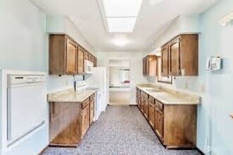 501 Division St in Kelso, WA - Foto de edificio - Building Photo