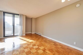 240 M St SW, Unit E404 in Washington, DC - Building Photo - Building Photo