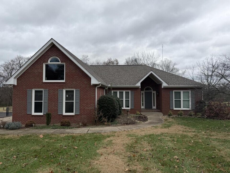 705 3rd Ave W in Springfield, TN - Building Photo