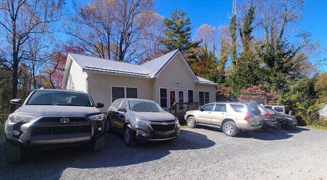 182 Knowles Haven Ln in Boone, NC - Building Photo - Building Photo