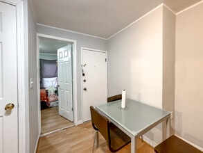 1653 W Superior St, Unit G02C in Chicago, IL - Building Photo - Building Photo