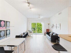 6001 SW 70th St, Unit 455 in South Miami, FL - Building Photo