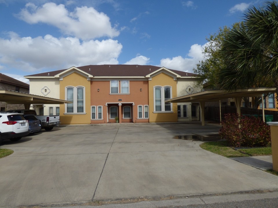 1302 W Fig Ave in Pharr, TX - Foto de edificio