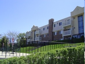 Lakeside Condominiums in Wauconda, IL - Building Photo - Building Photo