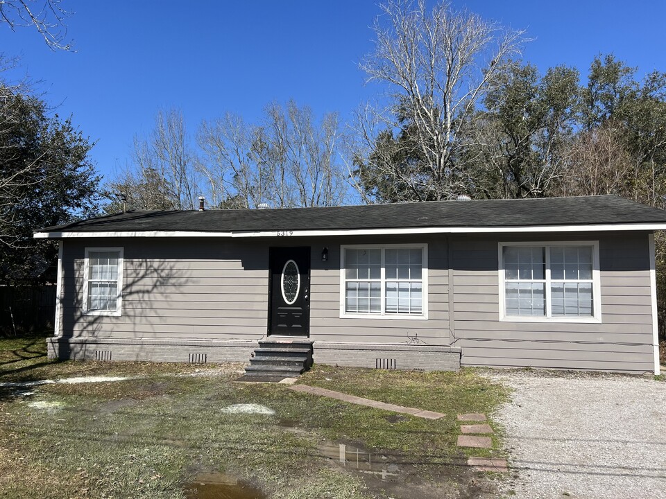 5319 Gregory St in Moss Point, MS - Building Photo