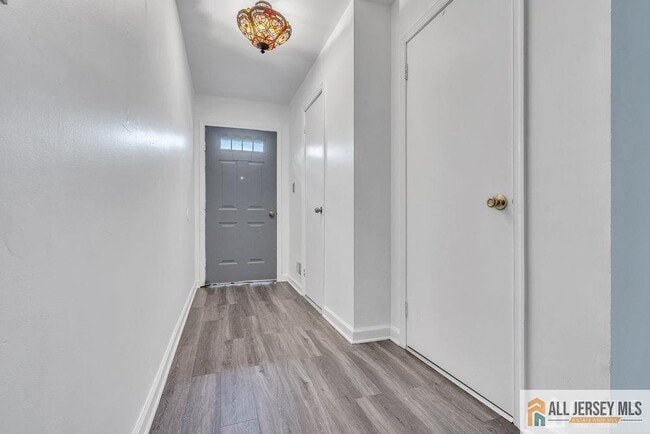 17 Begonia Ct in Sayreville, NJ - Building Photo - Building Photo