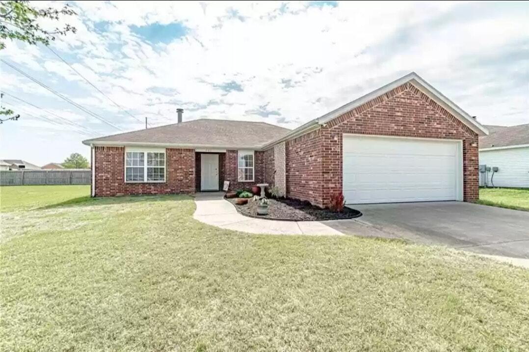 805 SW Sandrock Rd in Bentonville, AR - Building Photo