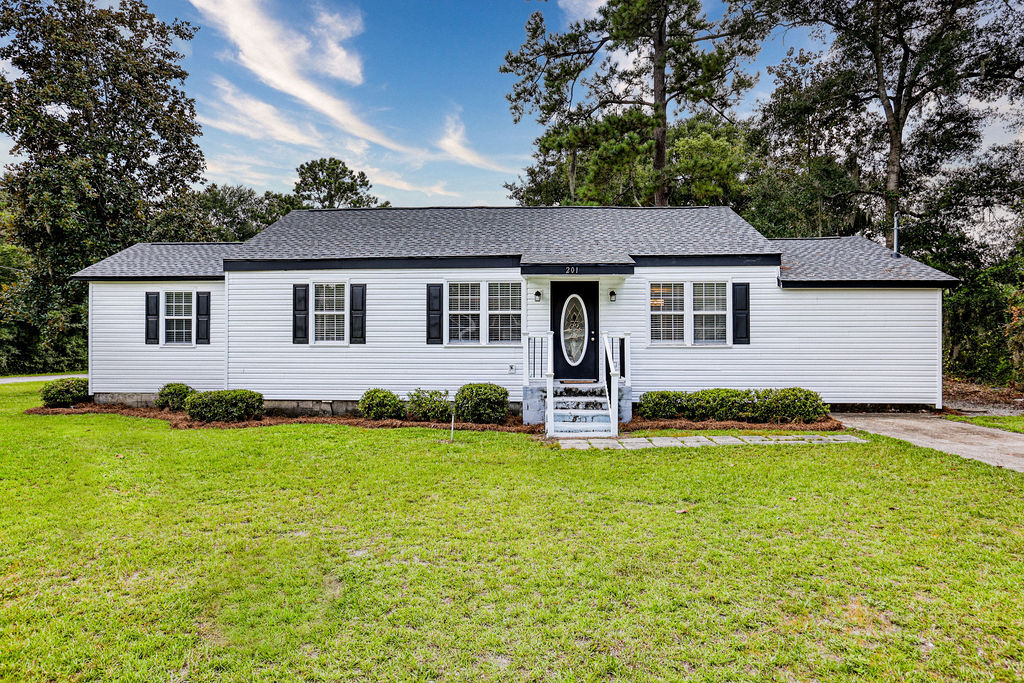 201 Bagley Ave in Hinesville, GA - Building Photo