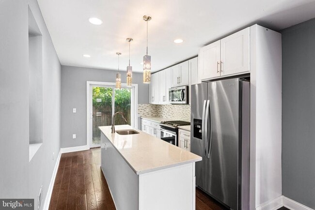 property at 2209 E Huntingdon St