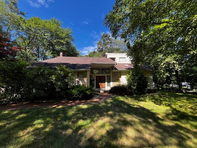 property at 913 Thompson St