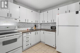 3445 Uplands Dr in Ottawa, ON - Building Photo - Building Photo