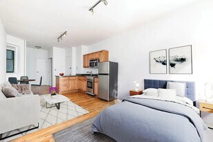 242 Mulberry St in New York, NY - Building Photo