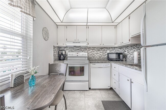 6220 Augusta Dr in Ft. Myers, FL - Building Photo - Building Photo