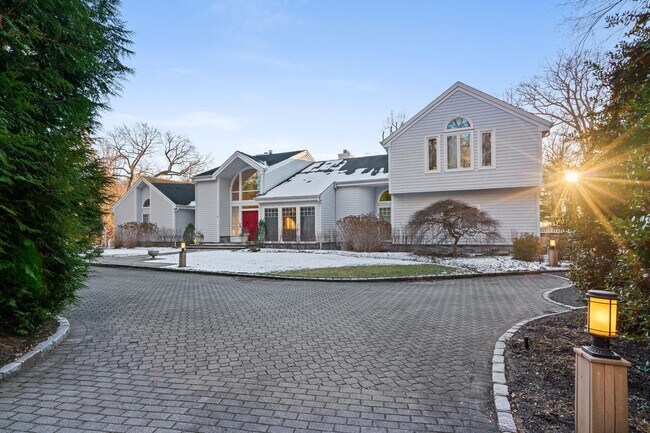 19 Mallard Dr in Lloyd Harbor, NY - Building Photo - Building Photo