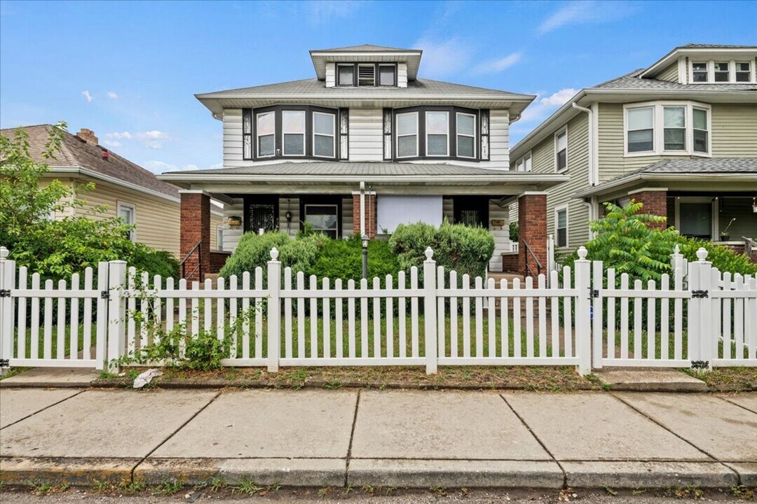 838-838 N Oxford St in Indianapolis, IN - Foto de edificio