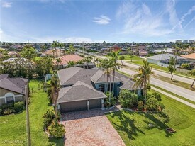 4733 SW 24th Ave in Cape Coral, FL - Building Photo