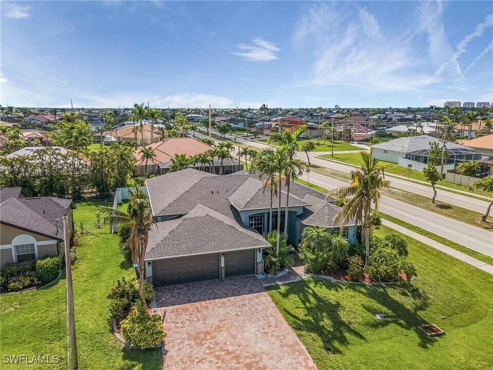 4733 SW 24th Ave in Cape Coral, FL - Building Photo
