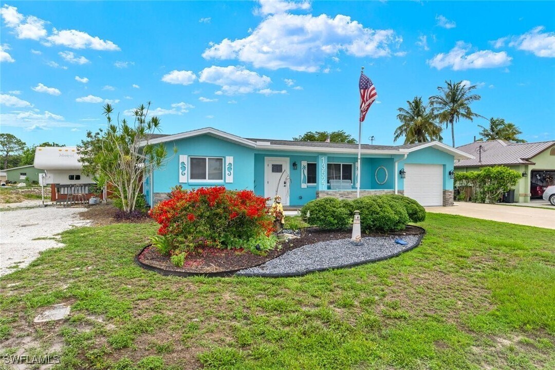 13527 Marquette Blvd in Ft. Myers, FL - Building Photo
