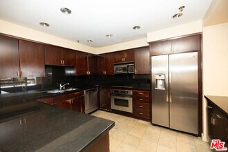 10445 Wilshire Blvd in Los Angeles, CA - Building Photo - Building Photo