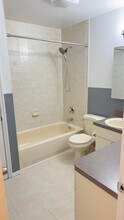 87 Palm St in Lindenhurst, NY - Building Photo - Building Photo