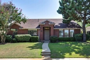 2817 Downing St in Flower Mound, TX - Building Photo