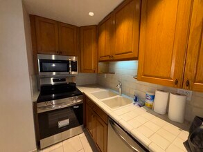 301 Sunrise Dr, Unit 2AE in Key Biscayne, FL - Building Photo - Building Photo