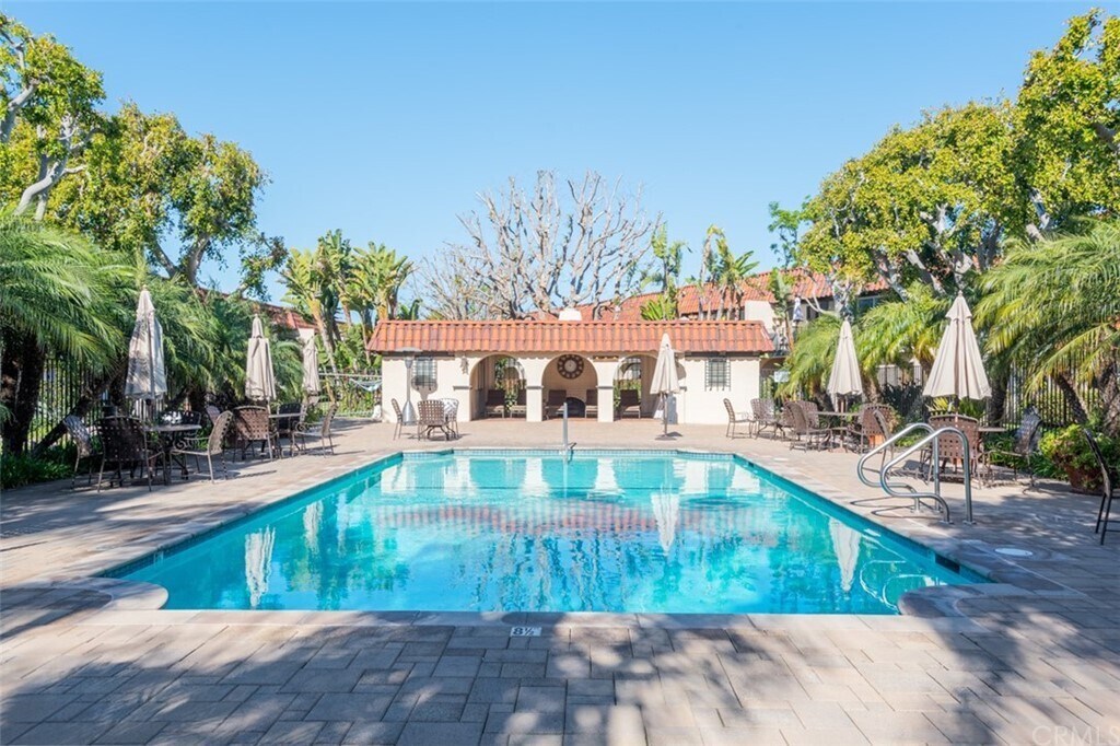 3081 Club House Cir in Costa Mesa, CA - Building Photo