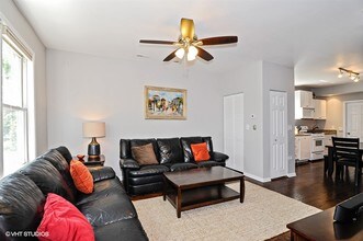 1742 W Julian St, Unit 2 in Chicago, IL - Foto de edificio - Building Photo