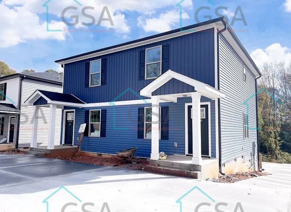 4306 Edwards Rd in Taylors, SC - Foto de edificio