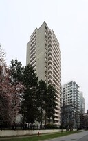 Carlton Court Apartments in Vancouver, BC - Building Photo