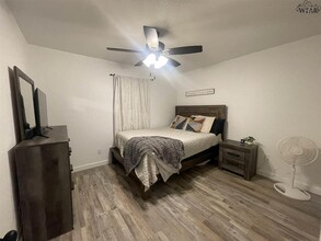 406 S Jackson Ave in Iowa Park, TX - Building Photo - Building Photo