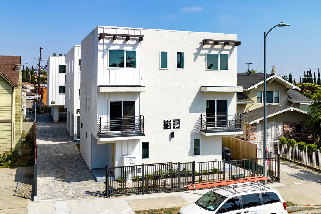 2234 Crenshaw Blvd in Los Angeles, CA - Building Photo