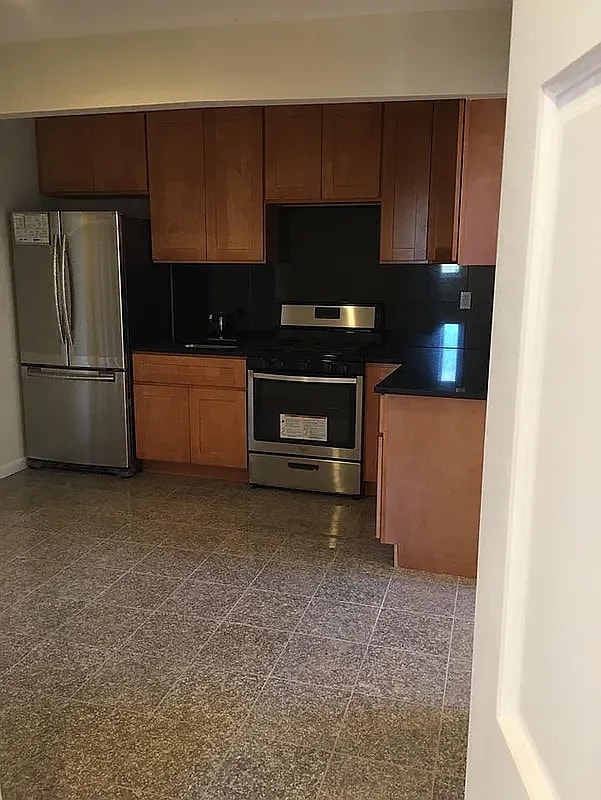 51-25 Queens Blvd in Queens, NY - Building Photo - Building Photo