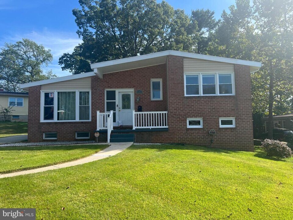 8503 Stevenswood Rd in Windsor Mill, MD - Building Photo