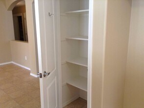 6613 High Peaks Dr in Bakersfield, CA - Foto de edificio - Building Photo