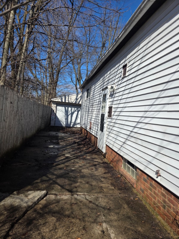 16805 Lipton Ave in Cleveland, OH - Building Photo - Building Photo