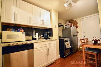 238 Everett St, Unit 1 in Boston, MA - Foto de edificio - Building Photo