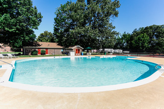 Westwood Apartments in Hampton, VA - Building Photo - Building Photo