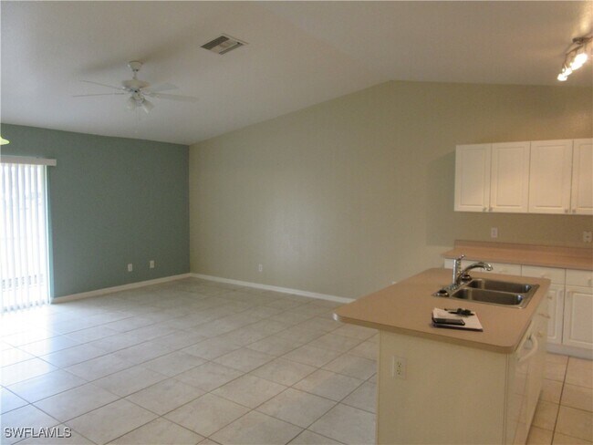 271 SW 4th St in Cape Coral, FL - Foto de edificio - Building Photo