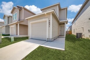 7631 Parish Pl in San Antonio, TX - Building Photo
