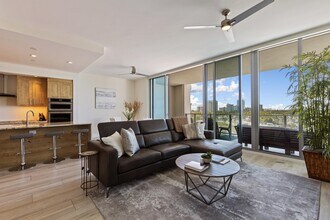 1155 N Gulfstream Ave in Sarasota, FL - Building Photo - Building Photo