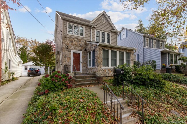 property at 4623 Arcadia Ln