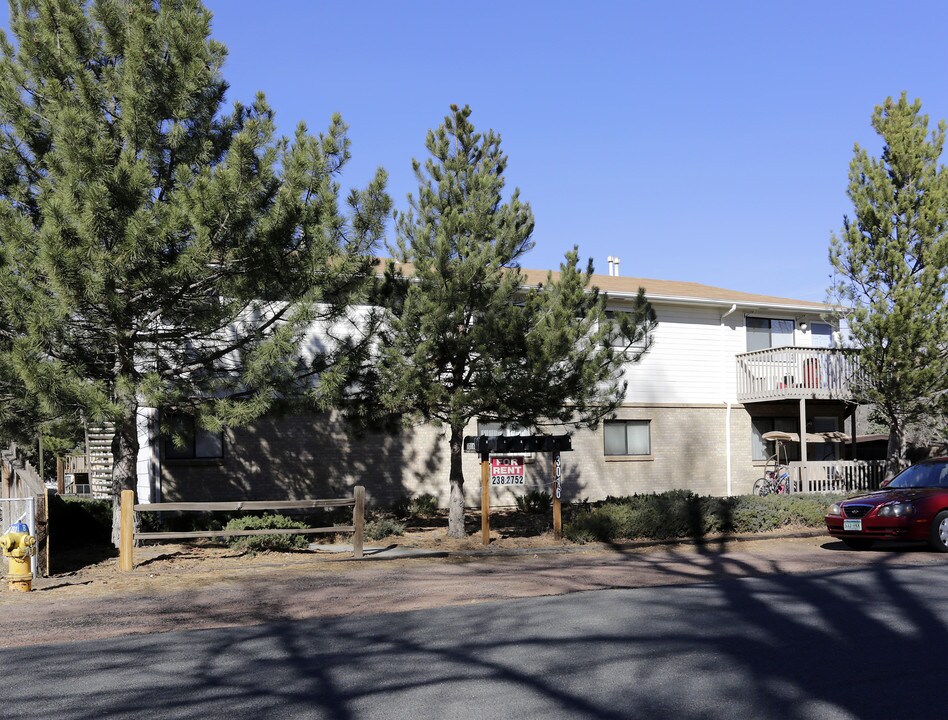 3016 Illinois Ave in Colorado Springs, CO - Foto de edificio