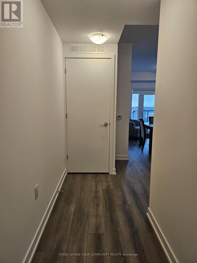 7439 Kingston Rd in Toronto, ON - Building Photo - Building Photo