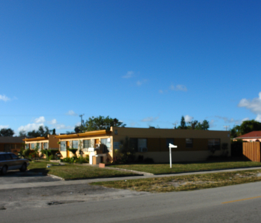 2246 Fillmore St in Hollywood, FL - Building Photo